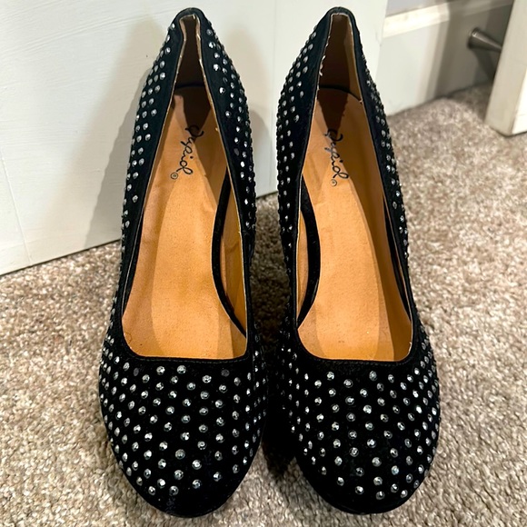 Qupid Shoes - Studded Wedges